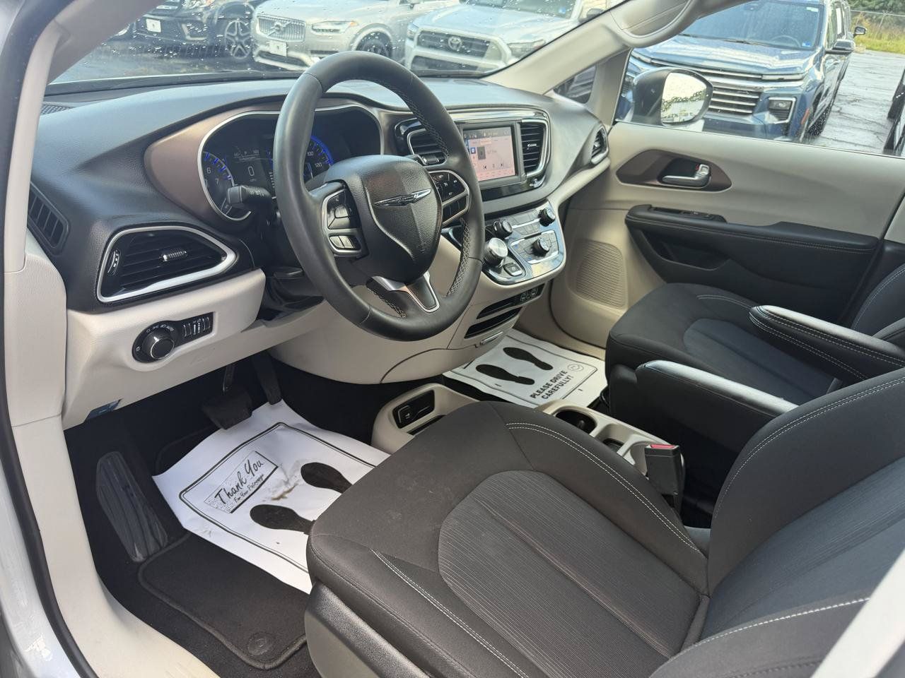 Used 2024 Chrysler Voyager LX FWD image 11