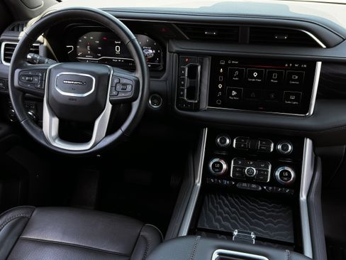 Used 2024 GMC Yukon Denali AWD/4WD image 30