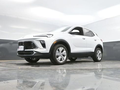 Used 2025 Buick Encore GX Preferred AWD/4WD image 43