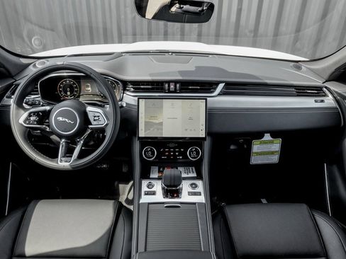 Used 2025 Jaguar F-PACE R-Dynamic S image 19