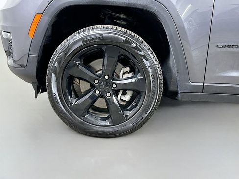 Used 2025 Jeep Grand Cherokee L Limited w/ Black Appearance Package image 8