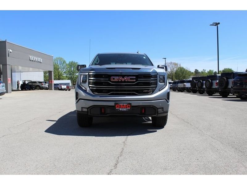 Used 2024 GMC Sierra 1500 AT4 w/ Technology Package AWD/4WD image 8