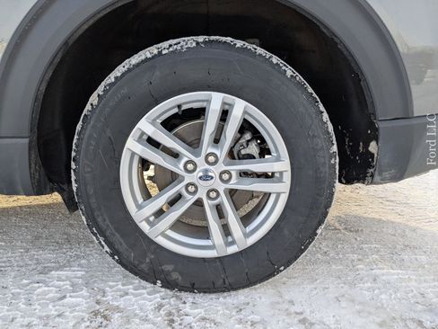 Used 2022 Ford Explorer XLT w/ Equipment Group 202A image 9