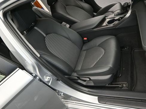 Used 2024 Toyota Camry SE image 17