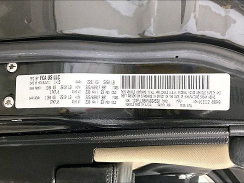 Used 2015 Jeep Cherokee Sport image 31