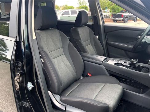 Used 2025 Nissan Rogue SV FWD image 9