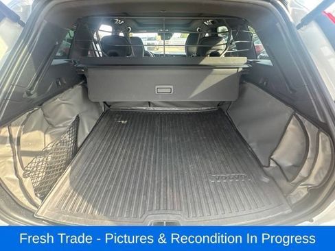 Used 2021 Volvo XC60 T5 R-Design w/ Advanced Package AWD/4WD image 19