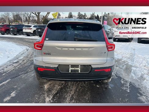Used 2024 Volvo XC40 B5 Core image 6