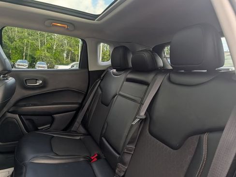 Used 2017 Jeep Compass Latitude w/ Popular Equipment Group AWD/4WD image 17