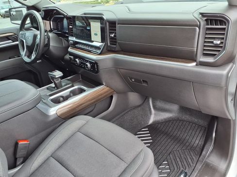 Used 2026 Chevrolet Silverado 1500 LT Trail Boss w/ Convenience Package II AWD/4WD image 12