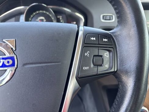 Used 2017 Volvo S60 T5 Inscription Platinum image 11