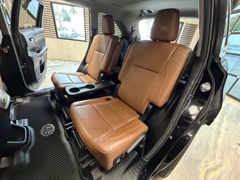 Used 2018 Toyota Highlander Limited AWD/4WD image 8