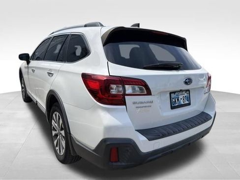 Used 2019 Subaru Outback 2.5i Touring AWD/4WD image 4