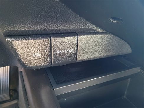 Used 2024 Toyota Camry SE image 19