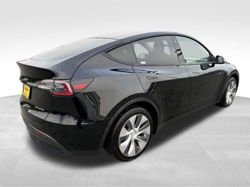 Used 2020 Tesla Model Y Long Range image 7