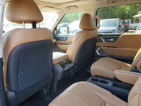 Used 2025 INFINITI QX80 Sensory AWD/4WD image 9