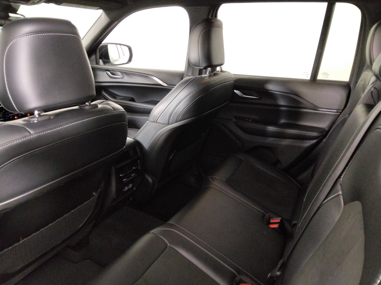 Used 2023 Jeep Grand Cherokee Altitude AWD/4WD image 26
