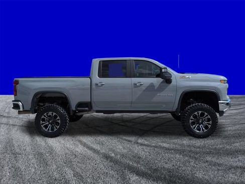 Used 2024 Chevrolet Silverado 2500 LT w/ Safety Package AWD/4WD image 3