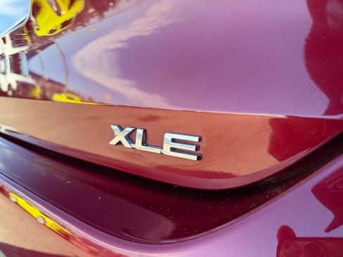 Used 2022 Toyota Highlander XLE AWD/4WD image 35