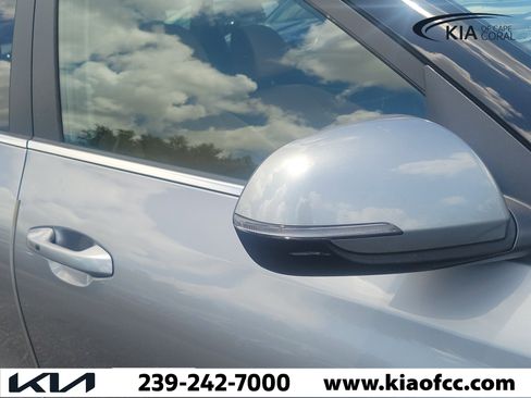 Certified 2024 Kia Seltos EX FWD image 9