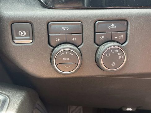 Used 2025 Chevrolet Silverado 1500 LT AWD/4WD image 27