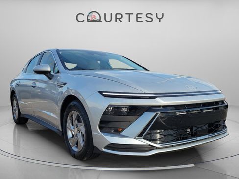 Used 2025 Hyundai Sonata SE image 4