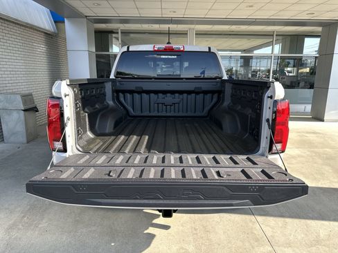 Used 2026 Chevrolet Colorado ZR2 w/ Technology Package AWD/4WD image 32