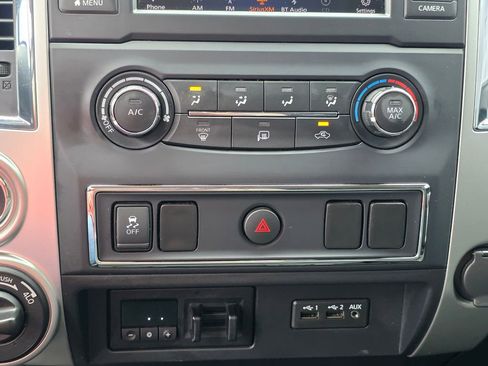 Used 2019 Nissan Titan SV AWD/4WD image 24