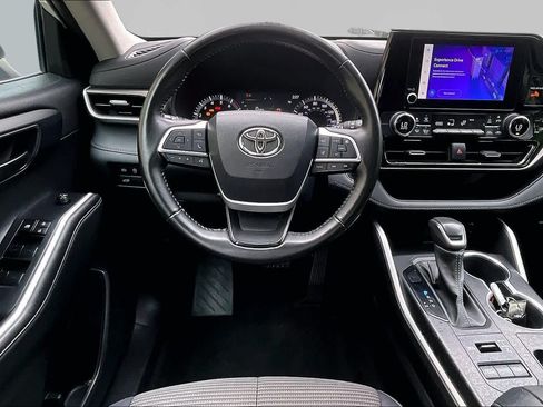 Used 2023 Toyota Highlander LE AWD/4WD image 6