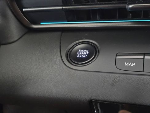 Used 2025 Hyundai Elantra SEL FWD image 28
