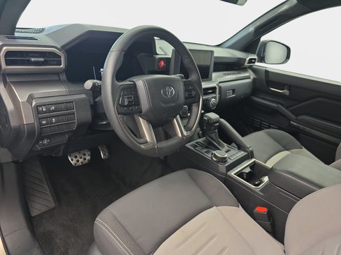 Used 2024 Toyota Tacoma TRD Sport AWD/4WD image 15