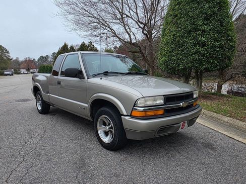 Used 2000 Chevrolet S10 Pickup LS w/ Preferred Equipment Group image 8
