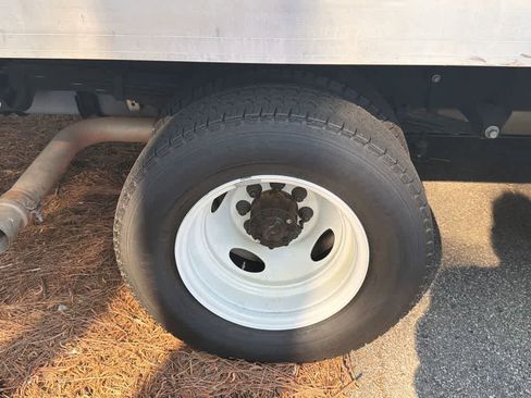 Used 2023 Ford E-450 and Econoline 450 Super Duty w/ Power Windows & Locks Group image 4