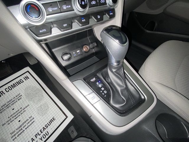 Used 2020 Hyundai Elantra SE FWD image 19
