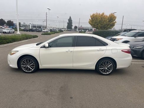 Used 2015 Toyota Camry SE image 8