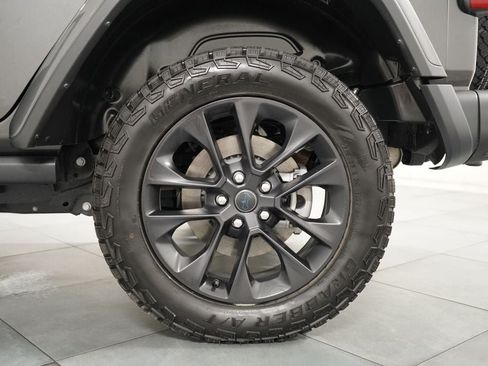 Used 2025 Jeep Wrangler Unlimited Sahara AWD/4WD image 33