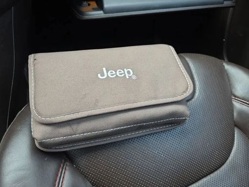 Used 2017 Jeep Cherokee Trailhawk image 41