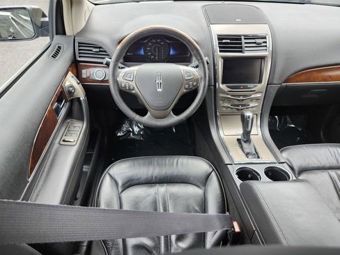 Used 2014 Lincoln MKX AWD w/ Equipment Group 101A image 30