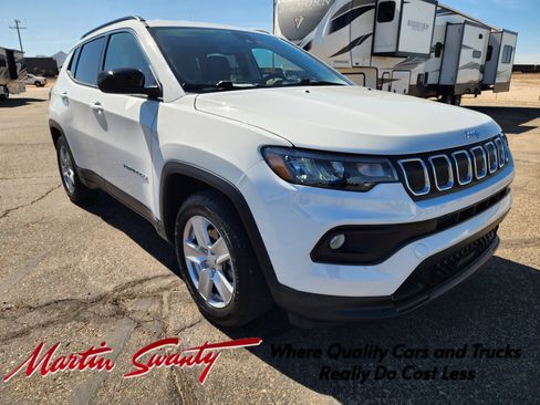Used 2022 Jeep Compass Latitude w/ Convenience Group FWD image 1