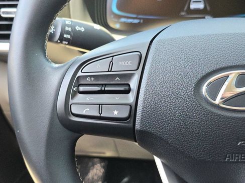Used 2023 Hyundai Venue SEL FWD image 21