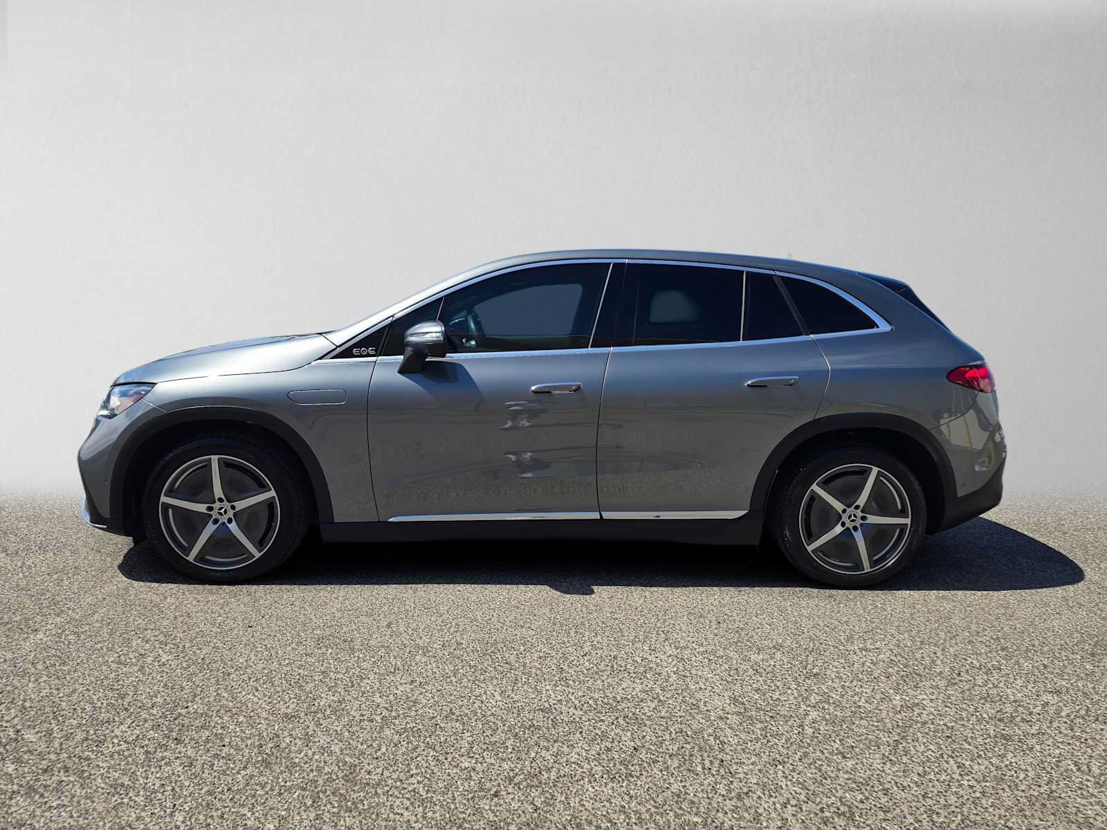 Used 2023 Mercedes-Benz EQE 350+ SUV w/ AMG Line Exterior Package image 7