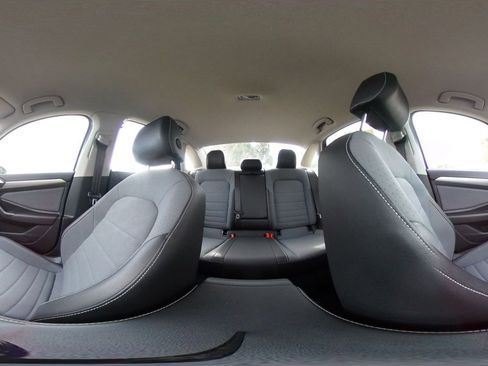 Used 2025 Volkswagen Jetta SE image 41