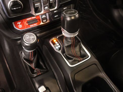 Used 2021 Jeep Wrangler Unlimited Rubicon AWD/4WD image 9