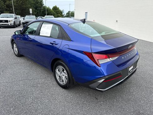 Certified 2025 Hyundai Elantra SE FWD image 5