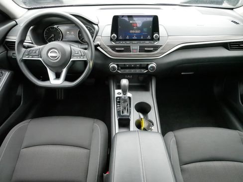 Used 2025 Nissan Altima 2.5 SV image 10