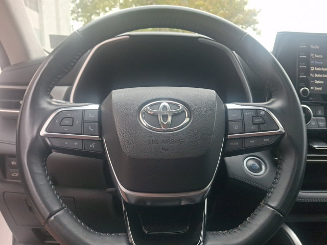 Used 2020 Toyota Highlander XLE AWD/4WD image 23