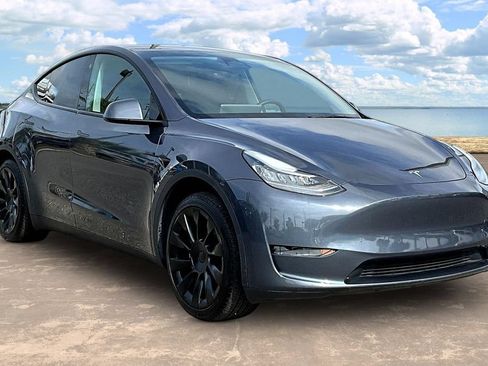 Used 2023 Tesla Model Y Long Range AWD/4WD image 3