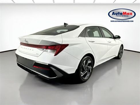 Used 2024 Hyundai Elantra Limited image 2