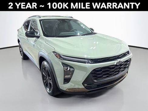 Used 2024 Chevrolet Trax ACTIV w/ Sunroof Package FWD image 3
