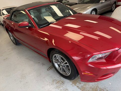 Used 2013 Ford Mustang Premium RWD image 3
